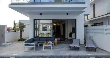 Apartamento 5 habitaciones en Larnaca, Chipre