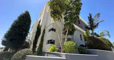 5 bedroom apartment in Demos Agiou Athanasiou, Cyprus