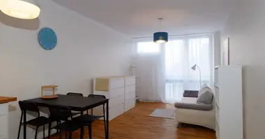 Mieszkanie 2 pokoi w Warszawa, Polska