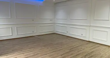 Büro 102 m² in Tirana, Albanien