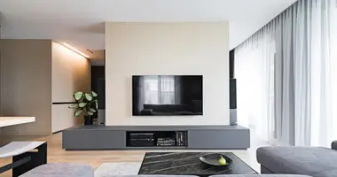 Mieszkanie 5 pokojów w Warszawa, Polska