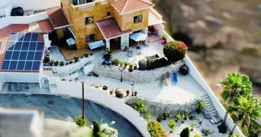 4 bedroom apartment in Chloraka, Cyprus