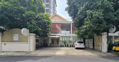 Villa in Sangkat Boeng Trabaek, Cambodia