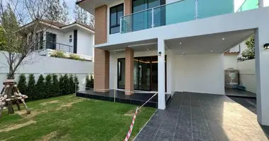 Maison 3 chambres dans Ban Bang Ku, Thaïlande