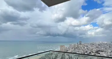 5 room apartment in Bat Yam, Israel