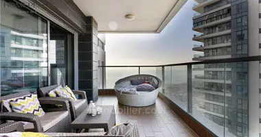 Apartamento 5 habitaciones en Bat Yam, Israel