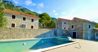 Casa 6 habitaciones en Zelenika, Montenegro