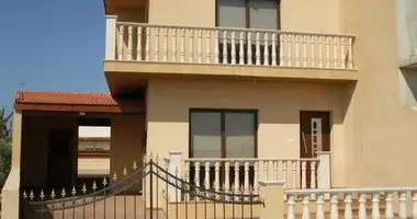 Haus 4 Schlafzimmer in Pervolia, Zypern