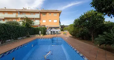 4 bedroom apartment in Pineda de Mar, Spain