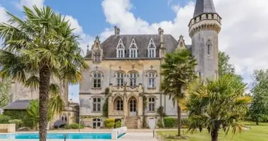 Castillo en Tours, Francia