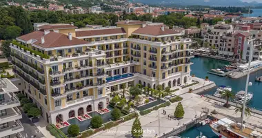 Apartamento 4 habitaciones en Tivat, Montenegro
