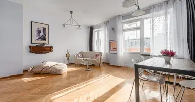 Mieszkanie 3 pokoi w Warszawa, Polska