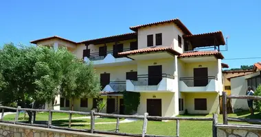 Hotel 600 m² en Nea Skioni, Grecia