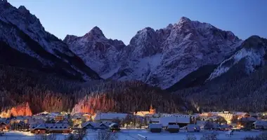 Отель 670 м² в Hobovse pri Stari Oselici, Словения