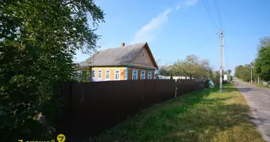 Casa en Uzdzienski sielski Saviet, Belarús