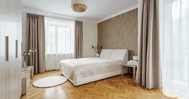 Mieszkanie 3 pokoi w Warszawa, Polska