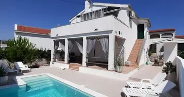 Villa in Opcina Rogoznica, Kroatien