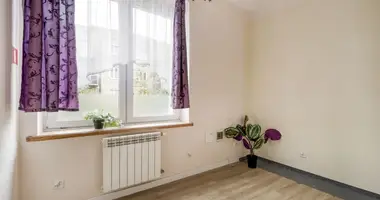 Mieszkanie 3 pokoi w Warszawa, Polska