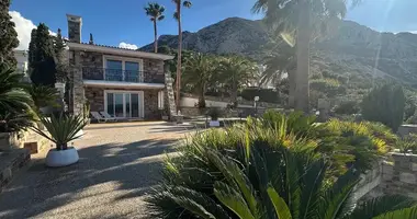 Villa 4 bedrooms in Municipality of Saronikos, Greece
