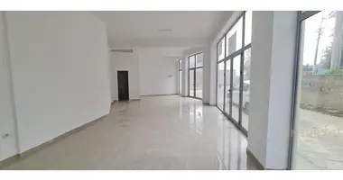 Propiedad comercial 70 m² en Tirana Municipality, Albania