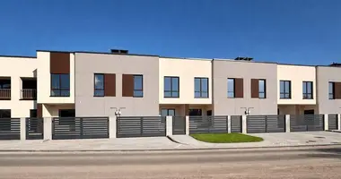 3 room apartment in Ratamka, Belarus