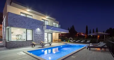 Haus 4 Schlafzimmer in Grad Split, Kroatien