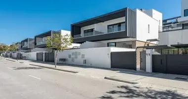 3 bedroom house in Estepona, Spain