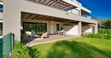 Apartamento 4 habitaciones en San Pedro Alcantara, Španjolska