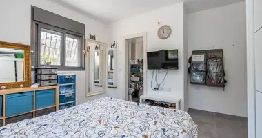 5 room apartment in Harish, Israel