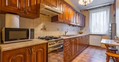 Mieszkanie 3 pokoi w Warszawa, Polska