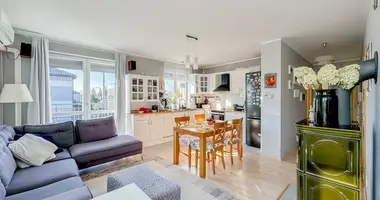 Mieszkanie 5 pokojów w Warszawa, Polska