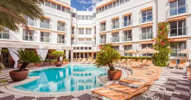 5-star hotel for sale, 390 rooms, near Patong Beach, Phuket, Thailand, only 200 m. in Pa Tong, Thailand