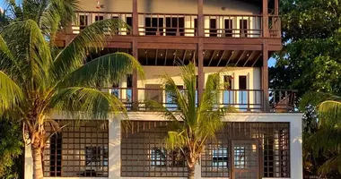 6 bedroom house in Sandy Bay, Honduras