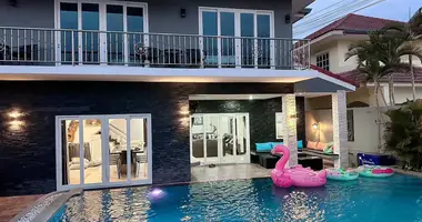 7 bedroom house in Pattaya City, Thailand