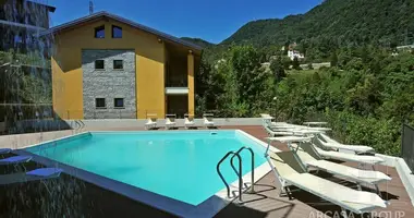 3 bedrooms in Argegno, Italy