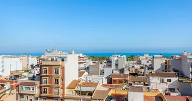 4 bedroom apartment in Guardamar del Segura, Spain