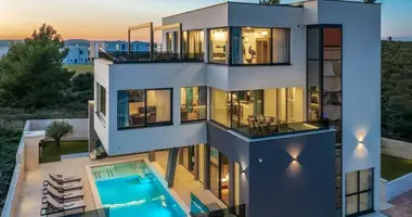 Haus 4 Schlafzimmer in Opcina Medulin, Kroatien