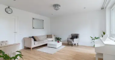 Квартира 3 комнаты в Варшава, Польша