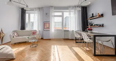 Mieszkanie 3 pokoi w Warszawa, Polska