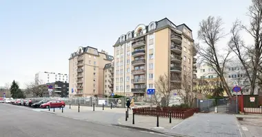 Mieszkanie 2 pokoi w Warszawa, Polska