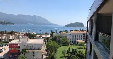 Modern Seafront Two-Bedroom Apartment for Rent – TQ Plaza, Budva dans Budva, Monténégro