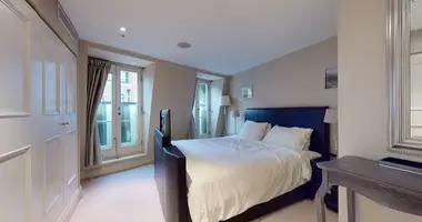4 bedroom house in London, United Kingdom