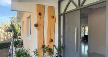 Maison 4 chambres dans Demos Agiou Athanasiou, Chypre