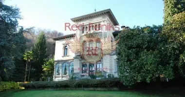 3 bedroom apartment in Stresa, Italy