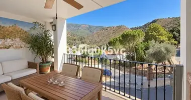 2 bedroom apartment in Benahavis, Spain