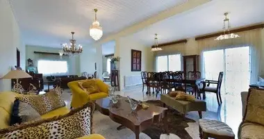 Haus 4 Schlafzimmer in Deryneia, Zypern