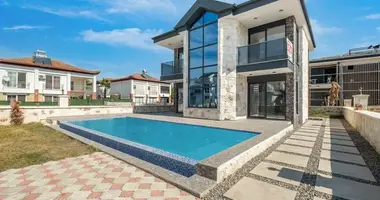 Apartamento 4 habitaciones en Akarca Koyu, Turquía