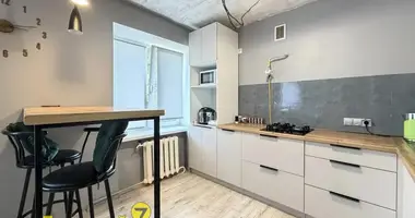 Apartamento 3 habitaciones en Ratamka, Belarús