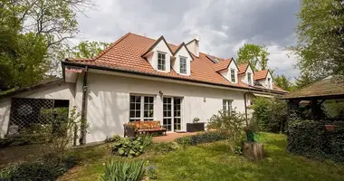 6 bedroom house in Lomianki, Poland