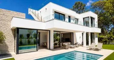 5 bedroom house in Estepona, Spain